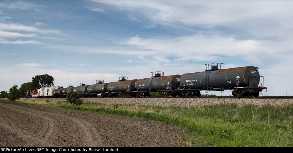 CN O927 weed sprayer train